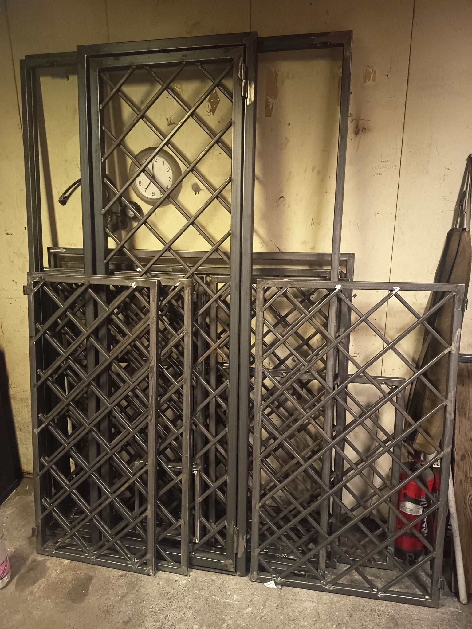 BDSTEEL biztonsági rács - egyedi ablakrács, ajtórács készítés